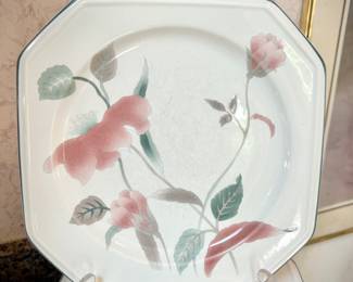 Mikasa Continental "Silk Flowers" dish set