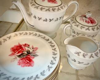 Hira Fine China "American Rose" tea and dish set