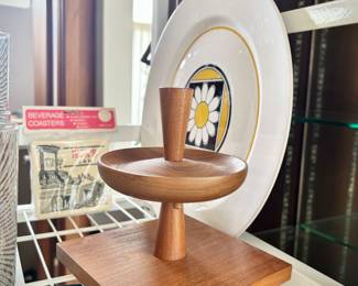 Vintage 1960s spinning wood pipe stand