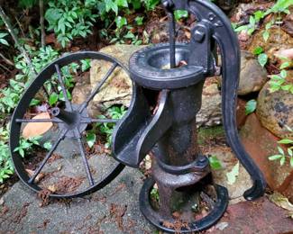 Antique cast iron hand water pump, farmhouse sink