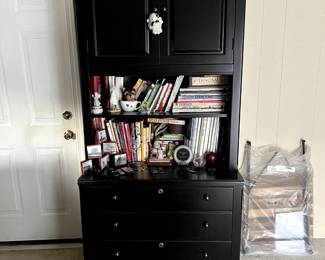 . . . love this cabinet/chest of drawers combo!