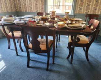 Craftique Mahogany Dining Table & Chairs