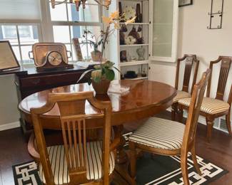 Dining Room Set, 6 Chairs, 2 large leaves. Perfect for a small or large space