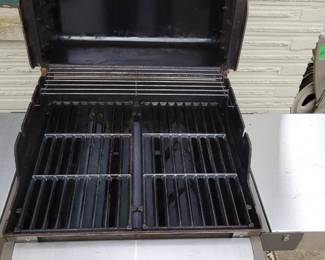Weber Grill, Weber Spirit, Grill. Great Condition. Very Clean, new flavor bars 