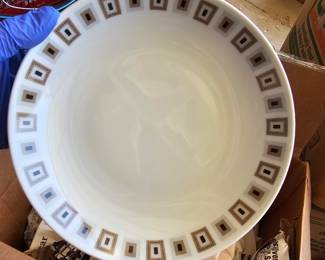 8 or 12 pice vintage 1960s dishes. Great for holidays. $40