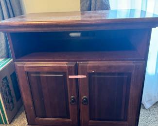 Tv table with swivel top