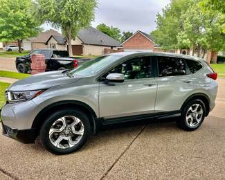 2017 Honda, CRV, Only 25,000 miles 

*This item will be Asking price $19,500 OBO ? 

Clean, runs great, clear title… Ready to drive home! ;) 🏠 