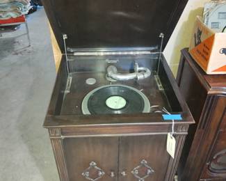 Antique Brunswick windup 78  record player works great!