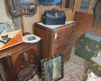 Vintage radios Vintage doctors bags