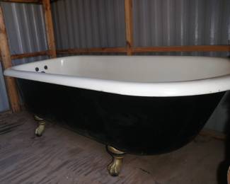 Claw foot tub