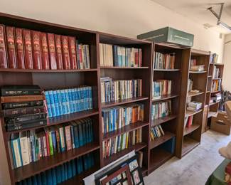 Korean/English language books - mostly religion. Some bibles and reference books