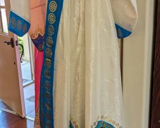 Korean woman's formal wear - Hanbok. beautiful!