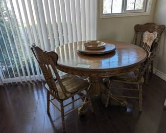 Oak dining table - perfect for game night! 4 chairs