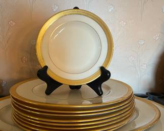 Lenox 8 PS
With 2 large platters 