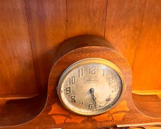 Vintage mantle clock 