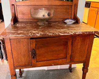Art Nouveau quarter sawn wash stand with ornate tiles and marble top 