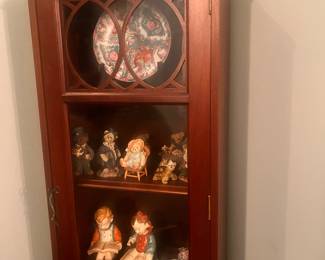 Antique mahogany little curio cabinet 