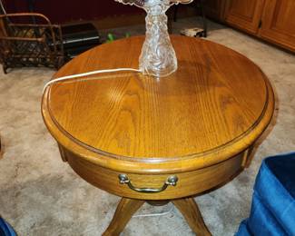 Other Oval Side Table - Crystal Lamp