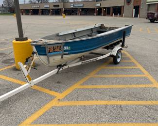 boat no leaks needs motor $700 comes with extras