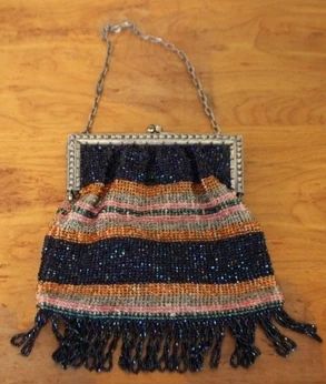 151 - Vintage beaded purse, 7 x 6
