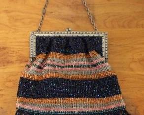 151 - Vintage beaded purse, 7 x 6
