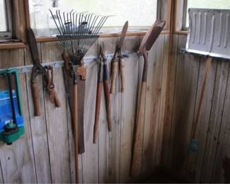 58 - Group garden tools

