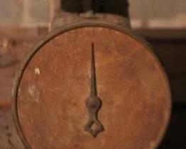 88 - Vintage scale, 6 x 8 x 5
