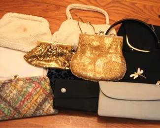 127 - Group vintage purses
