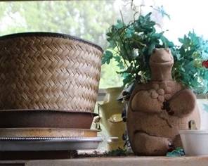 61 - Shelf lot of items
