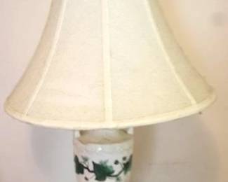 150 - Vintage ivy 25" lamp
