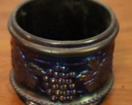 152 - Carnival glass grape dish, 3.5 x 3
