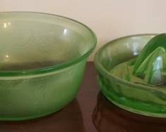 234 - Vintage green juicer & bowl
