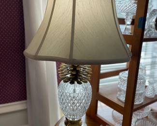 Incredible high-quality cut, Crystal pineapple lamp with brass accents 
