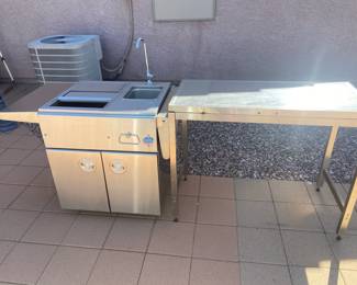 Backyard Kitchen Sink and Prep Table