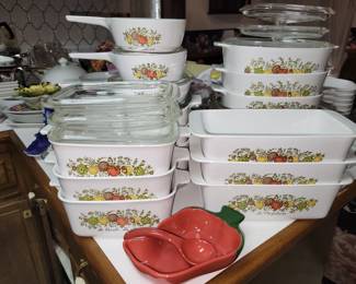Vintage Pyrex - many, many pieces! 'Spice of life'