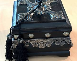 Keepsake box with tassels – $20