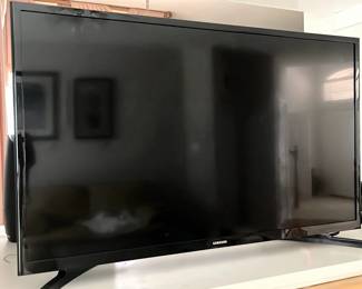 32" Samsung flat screen tv, recently purchased new – $150 (A Phillips brand 32" also available for $110)