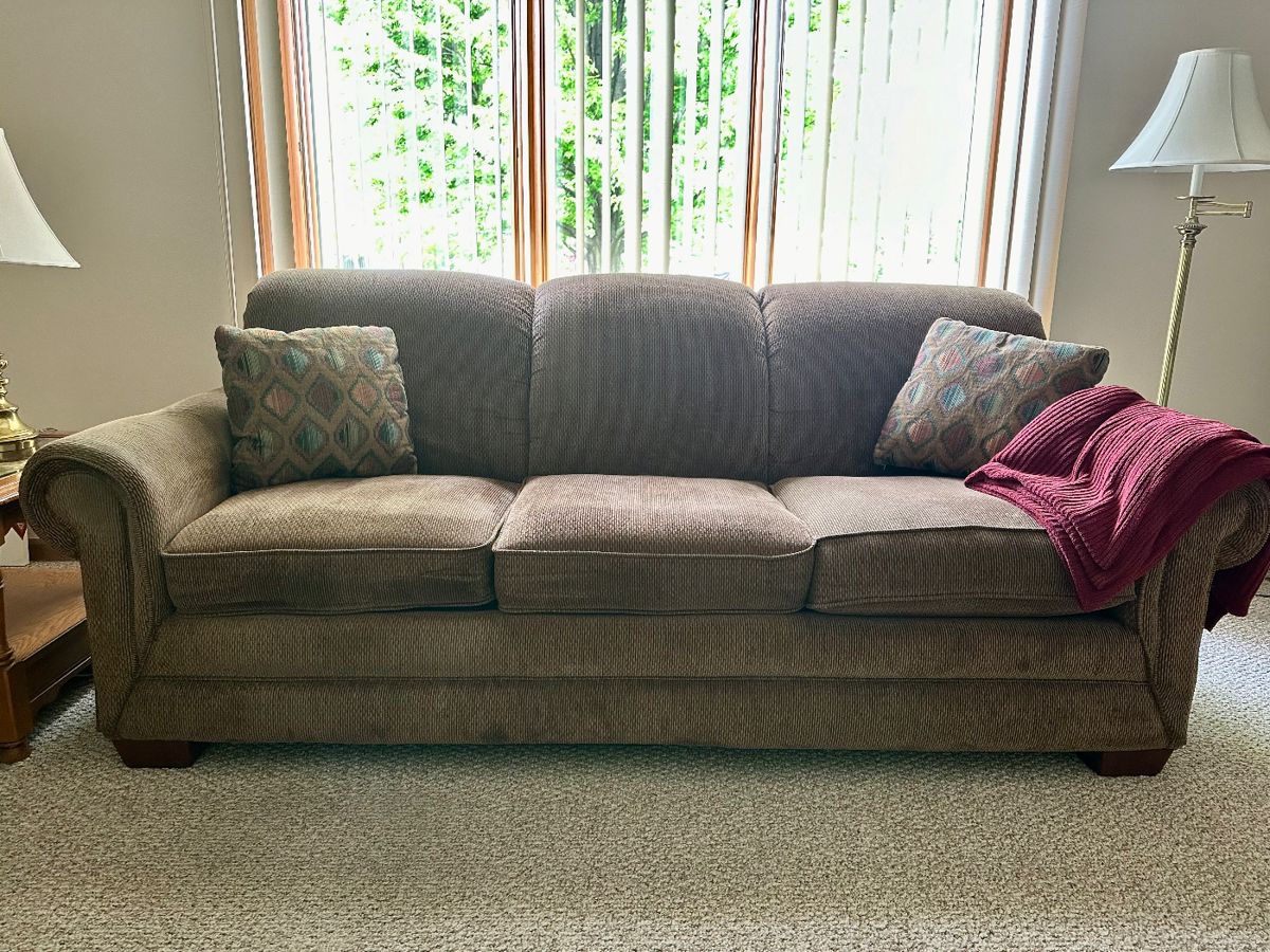 Marvelous MACOMB Estate Sale in Macomb, MI starts on 5/17/2024