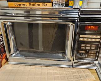 Very vintage  microwave  works great and collectable  $$
