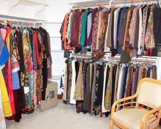 HUGE Selection of Women’s Y2K Vintage Clothing!