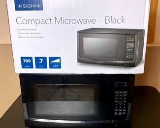 Compact microwave
