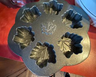 Nordic Ware maple leaf muffin pan 9"