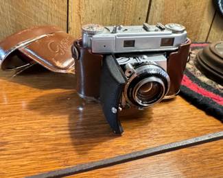 Retina III 35mm camera with case, shutter action moves easily 