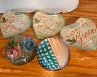 Decorative glass paperweights