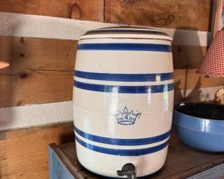 Robinson Ransbottom 4-Gallon crock pitcher with lid, nice condition, comes with some plastic drink cups inside 14"H