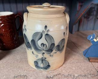 Wisconsin Pottery 1989 decorated covered crock with handles 10"H