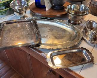 Silver-plated and silver-finished trays, gravy, bowls, largest tray shows some wear and is 22"L