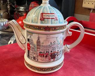 Sadler London Heritage teapot 6"
