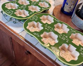 Pair of Temp-tations Shamrock Jumbo Muffin Pans with Cooling Racks 18"L