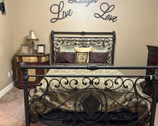 love this iron bed!